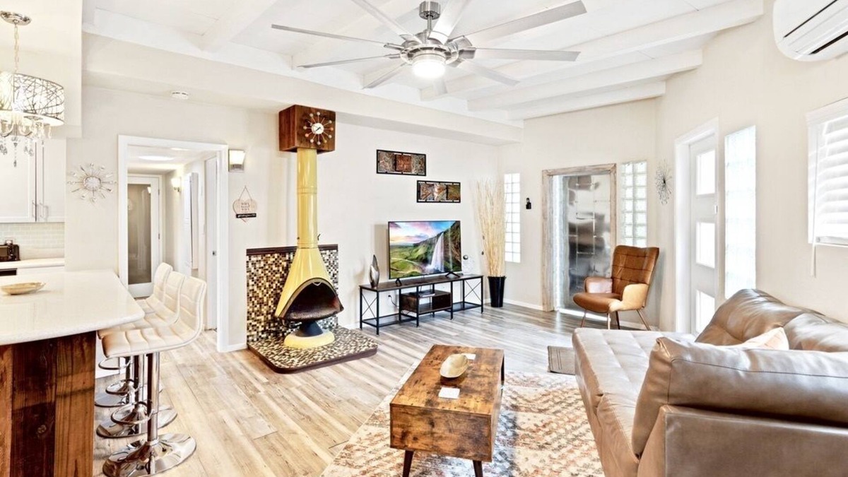 Chino Canyon Apartment | Stylish & Modern Palm Springs Getaway by Downtown!
