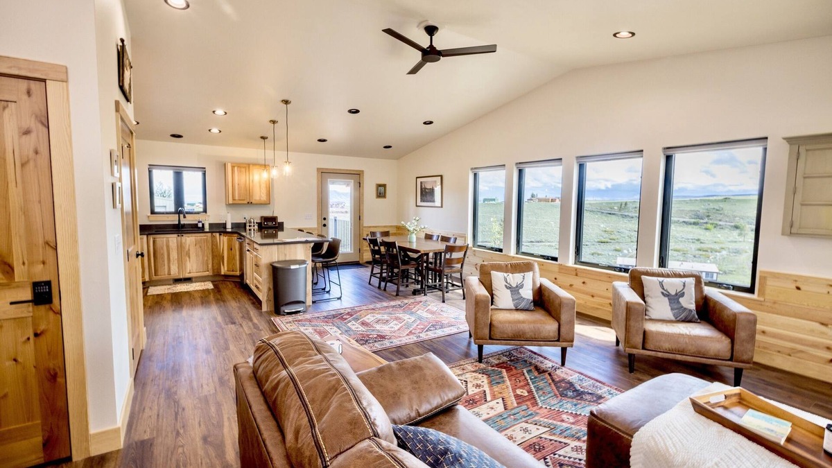 Centennial House | Stylish & Modern Retreat by Snowy Range Ski Resort