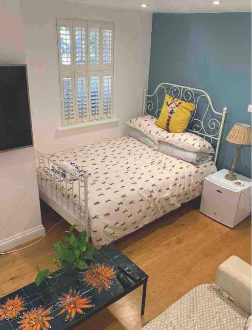 Victoria House | Stylish Modern Studio, Mock Georgian House, Heart of Trendy Hackney & London
