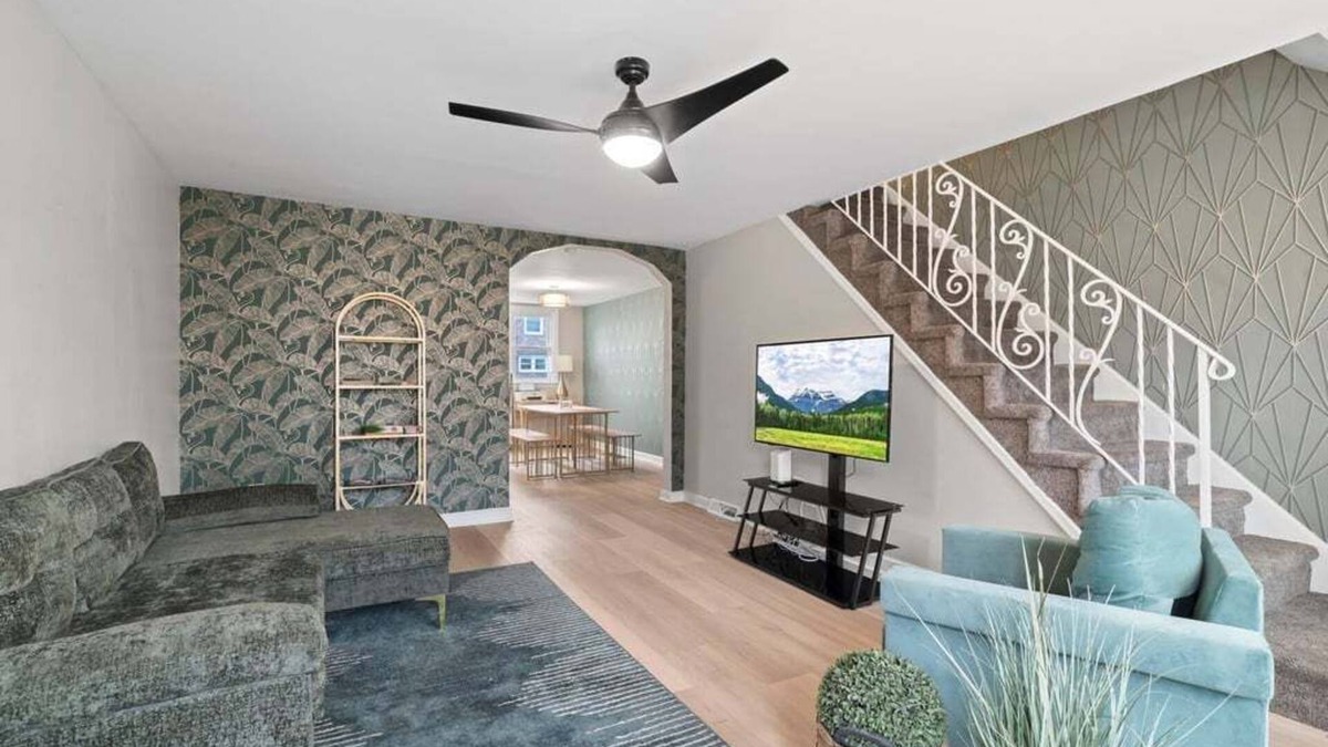 Primos Secane House | Stylish Modern Getaway Near Downtown City Center!