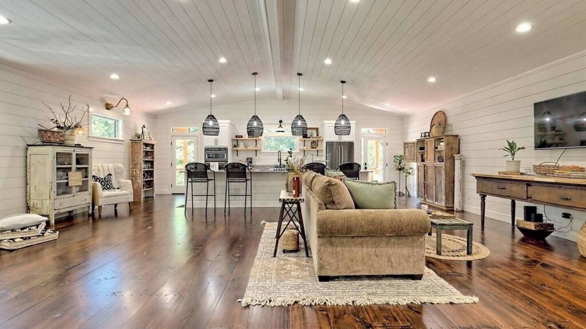 Hayesville Cottage | Stylish Mountain Escape -by Chatuge Home Concierge private, firepit