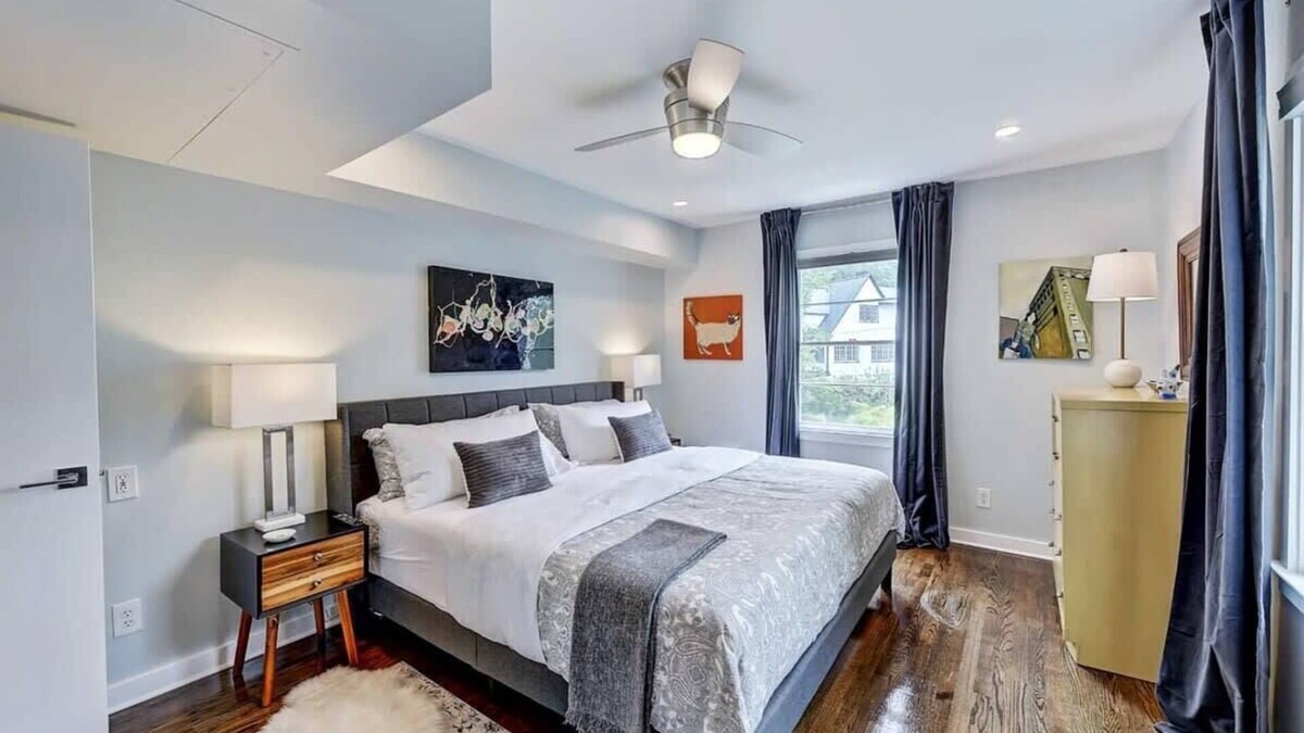 Charlotte Center City Condo | Stylish Myers Park 1BR King Condo | Queens Rd