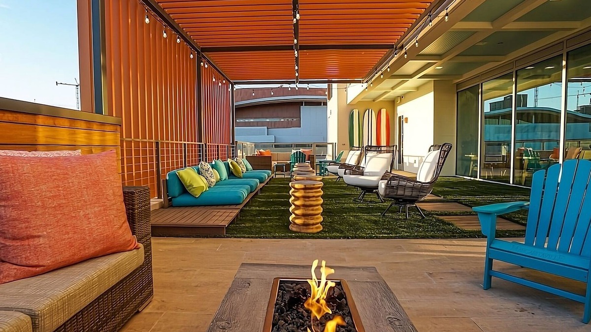 Sobro Hotel | Stylish Nashville Stay | Rooftop Pool! Pet-Friendly, Onsite Restaurant & Bar!