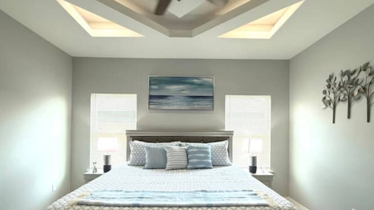 Donna House | Stylish New Alamo Home Dining & Shops Nearby
