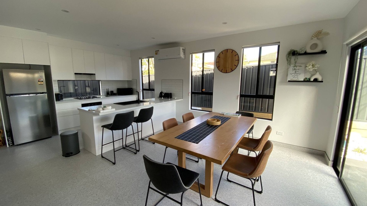 Lake Illawarra House | Stylish, New and Modern Townhouse