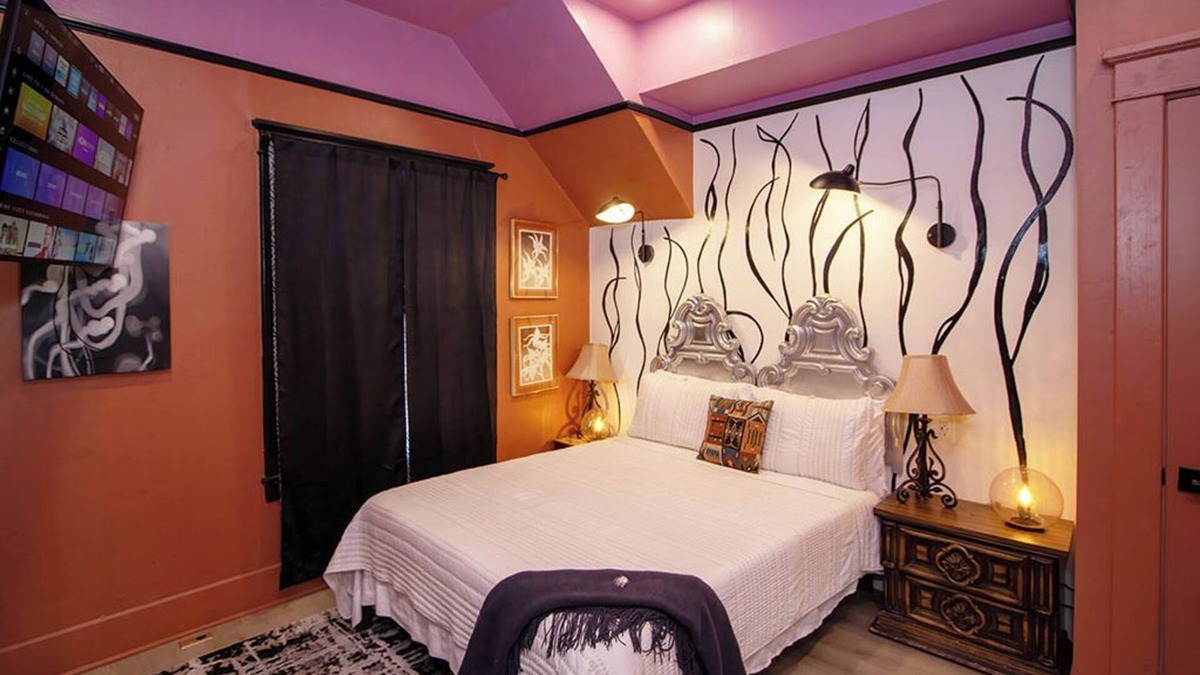 Governmental Mall House | Stylish "NEW" Home- Hot Tub - Near Downtown, PHX Airport, and ASU