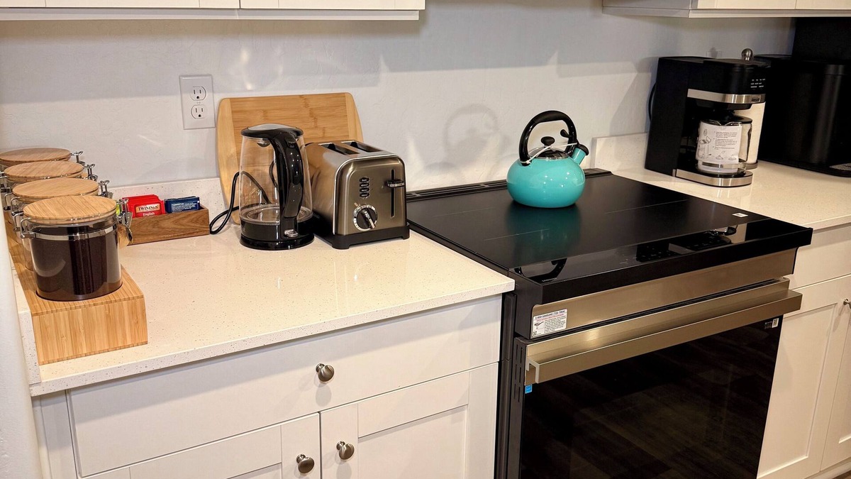 Pumpkin Center House | Stylish, Newly built, 2BR/2BA home in a quiet, enjoyable area of Bakersfield.