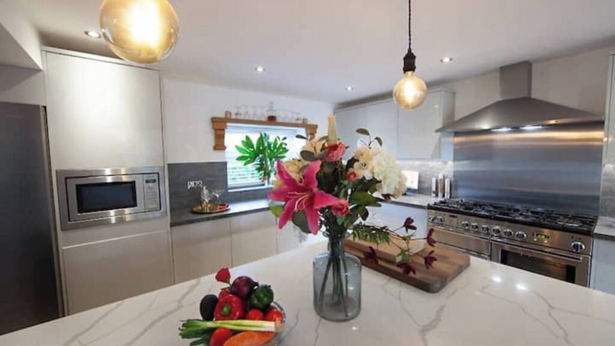 Wisbech Cottage | Stylish Norfolk Country House River/Large Garden & Koi