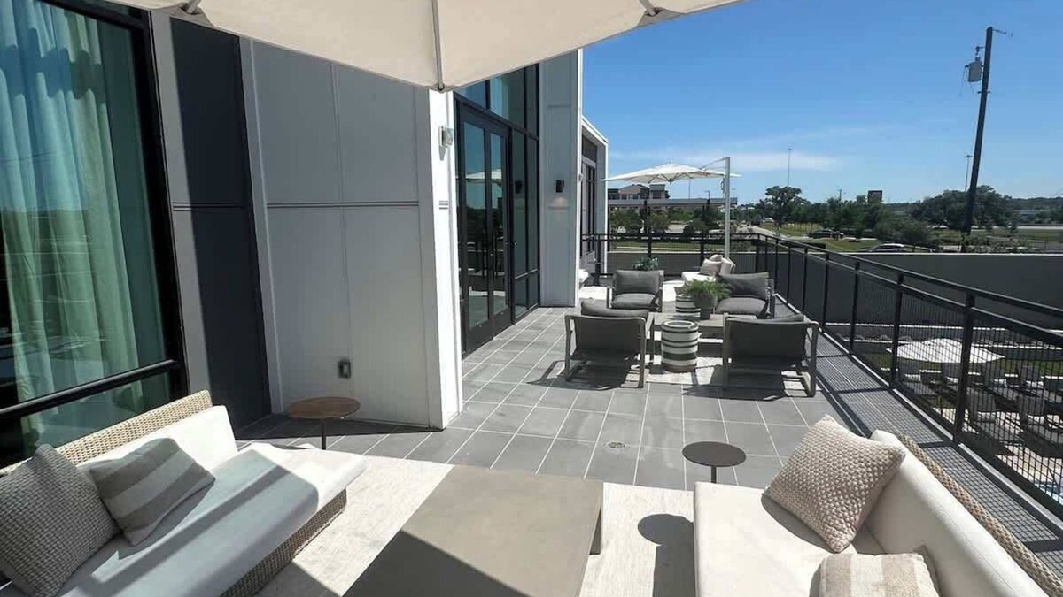 McNeil Apartment | Stylish North Austin Stay | Pool, Gym & Workspace