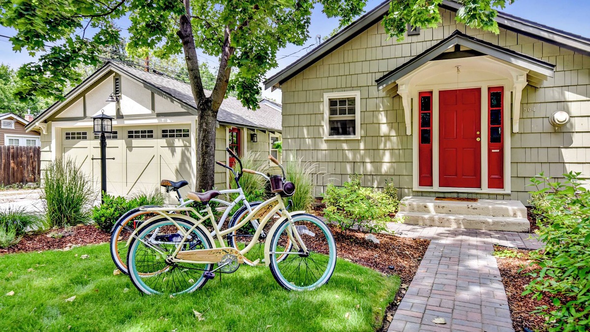 North End Cottage | Stylish North End Cottage in a Prime Location