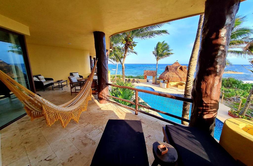 Majahual Apartment | STYLISH OCEANFRONT CONDO with POOL