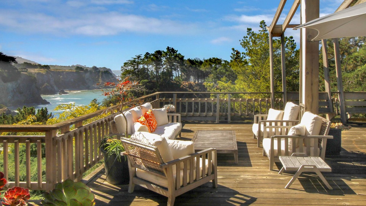 Elk House | Stylish Oceanfront Home with Stunning Bluff Views, Deck & Veranda - Near Beaches