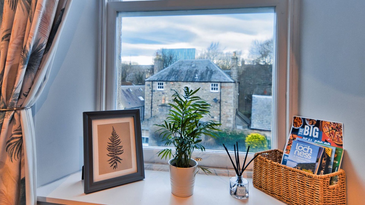Central Aberdeen Apartment | Stylish Old Town Apartment, free WiFi, free parking