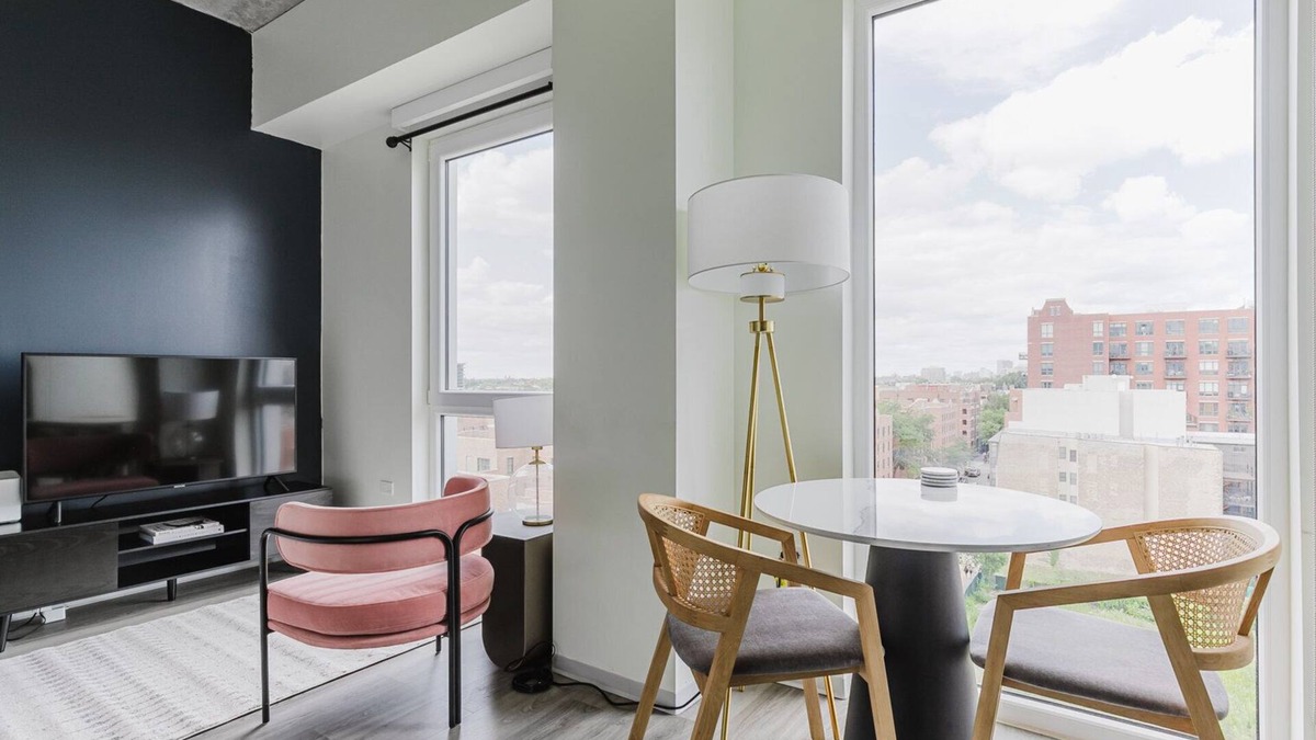 Old Town Apartment | Stylish Old Town Studio Gym, W/D, Outdoor Firepit & A/C, by Blueground