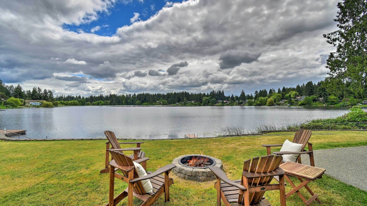 East Olympia House | Stylish Olympia Home w/Private Boat Dock!