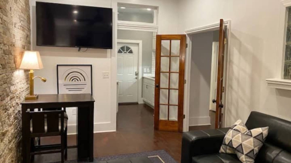 Downtown Jackson Apartment | Stylish one bedroom apartment in downtown Jackson