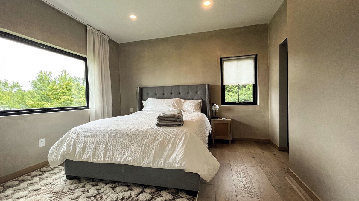 Morganza House | Stylish, Panoramic River Views , Waterfront Modern Home 1 Hr to D.C.