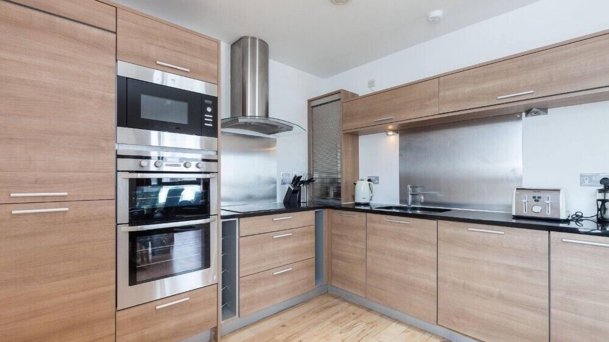 Newhaven Apartment | Stylish Penthouse Suite