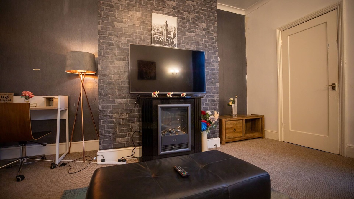 Wallsend Apartment | Stylish place to stay and perfect for group trips.