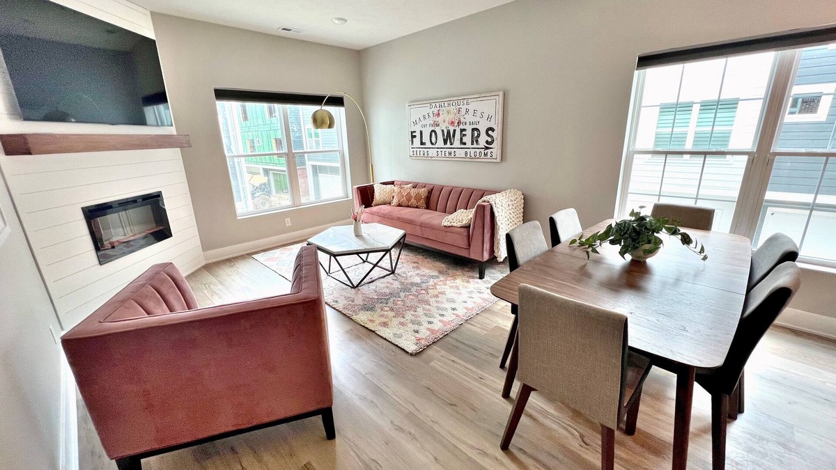 Dahlman House | Stylish Pristine New Townhouse with porch and rooftop deck- 5 min from downtown!