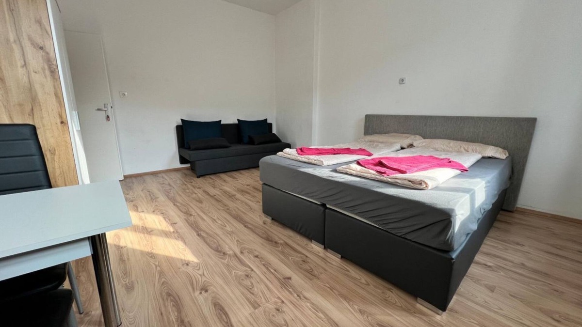 Oberlaa Apartment | Stylish private room in shared Apt. Near St. Marx