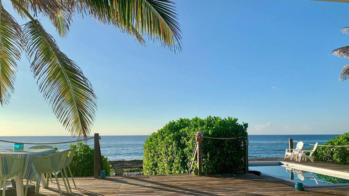 East End House | Stylish & Relaxed, Original Oceanfront Beach House - "The Bach"