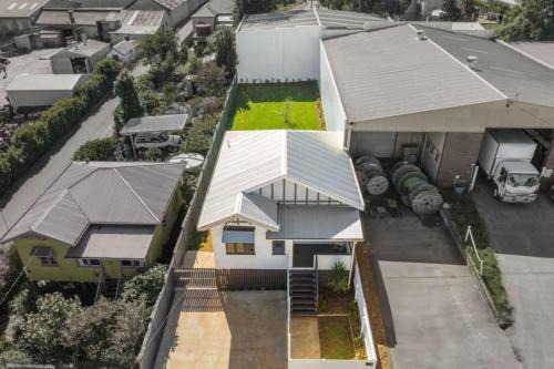 North Toowoomba House | Stylish Retreat Garden Oasis