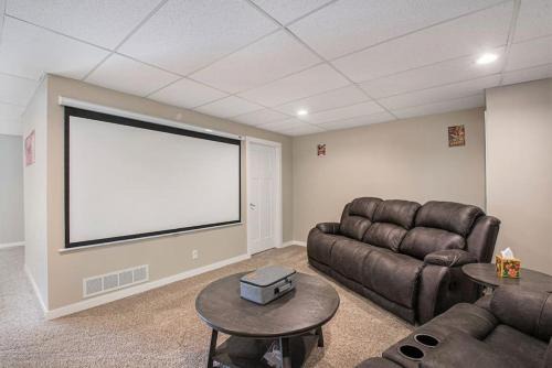 Omaha House | Stylish Retreat Master Suite