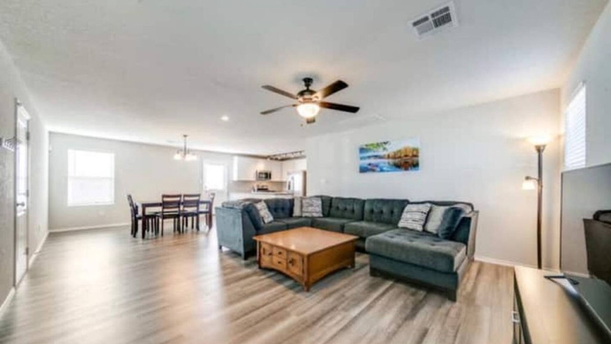 Southside House | Stylish Retreat Near Lackland AFB: The Perfect Graduation Getaway!