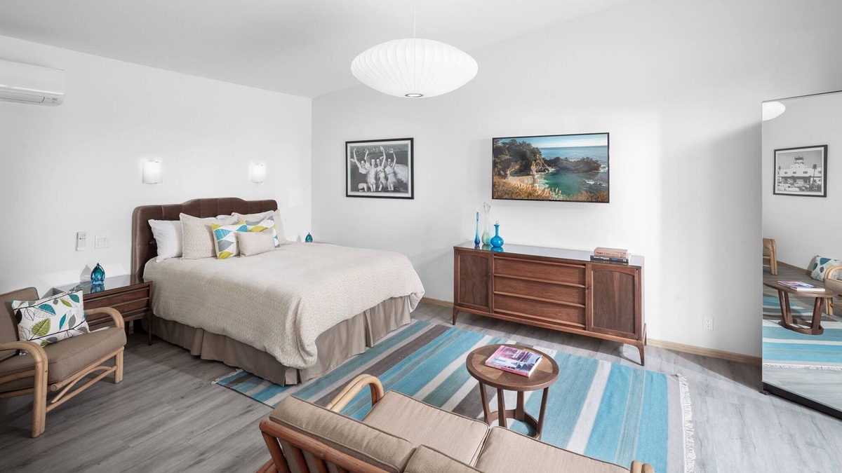 Bixby Knolls Apartment | Stylish Retro Private Studio & Pool Long Bch