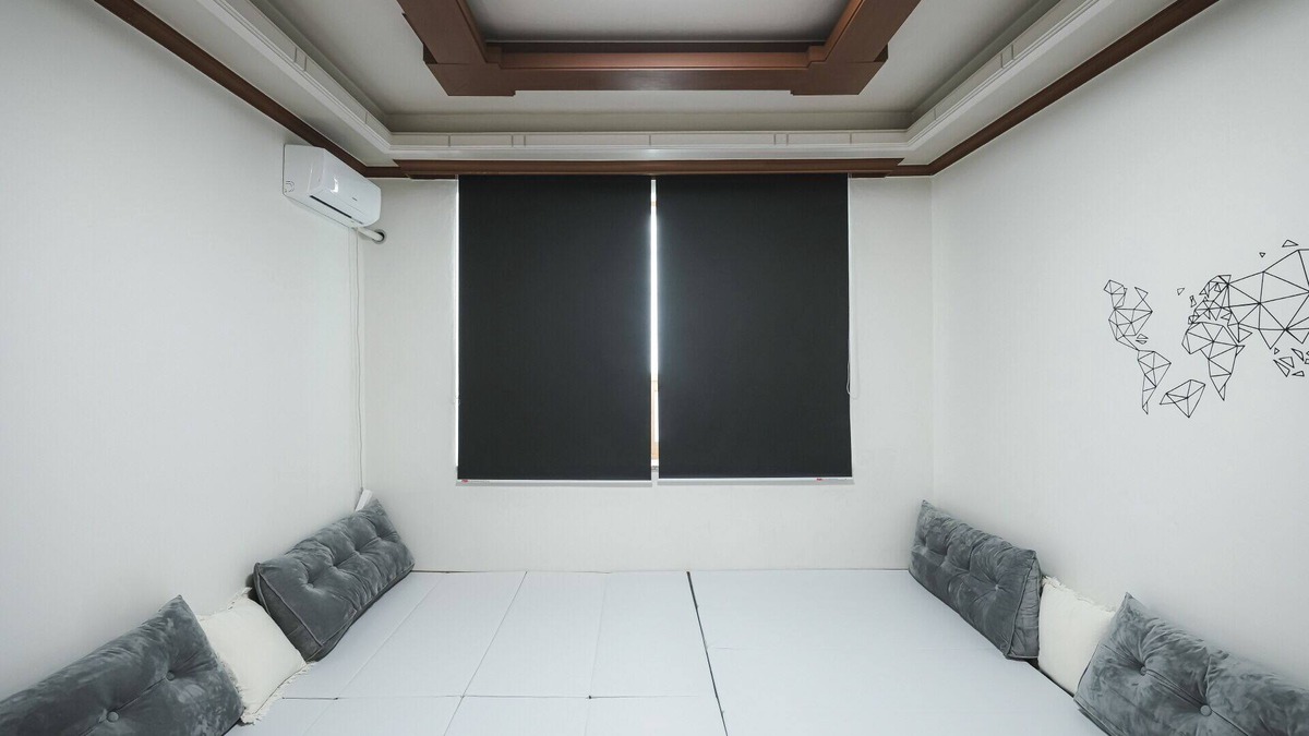 Suwon House | Stylish Rooftop Lounge & Cozy Game Room – Perfect for Gatherings in the City