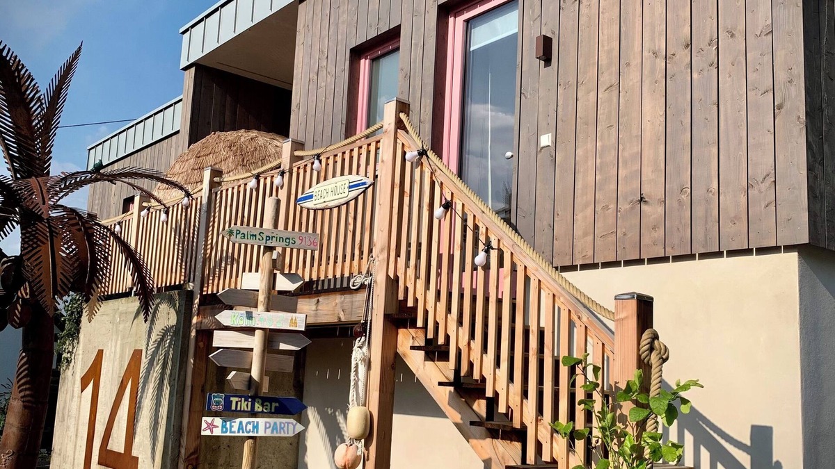 Alzenbach Apartment | Stylish room with bathroom in a newly built wooden house in Mehren/Westerwald.