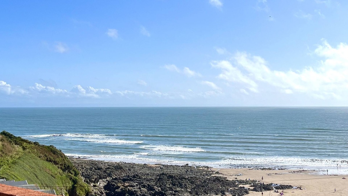 Mumbles Apartment | Stylish Rotherslade/Langland beach view apartment - 1 min from the beach