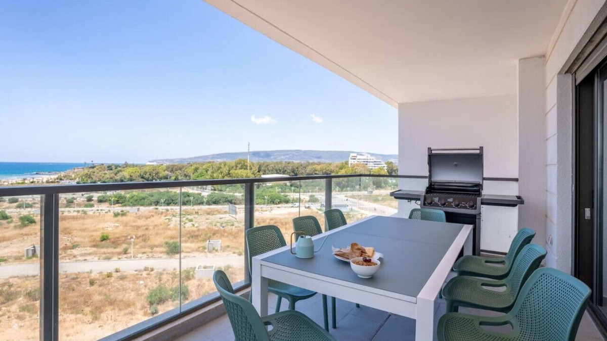Nahariya Apartment | Stylish Seaside Escape with Balcony