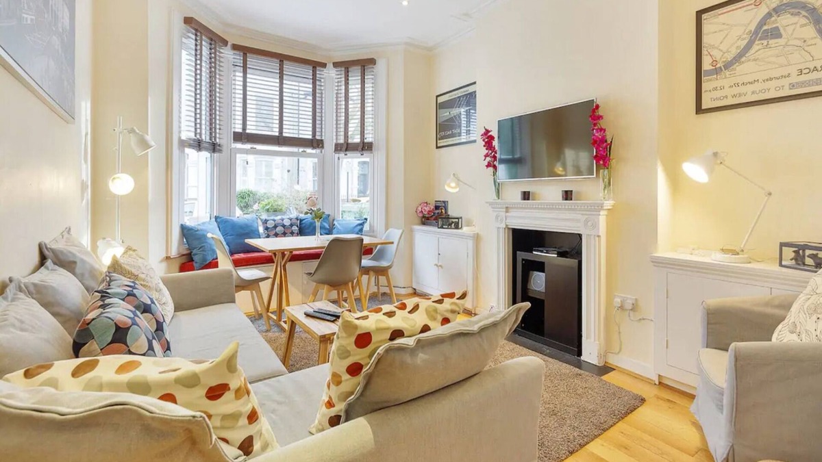 Munster Apartment | Stylish self contained patio Garden Apartment in London’s fashionable SW6,
