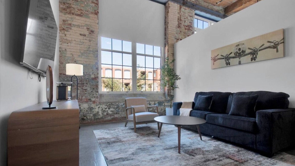 Judson Apartment | Stylish & Serene | Pool | Gym | Mins from DT GVL!