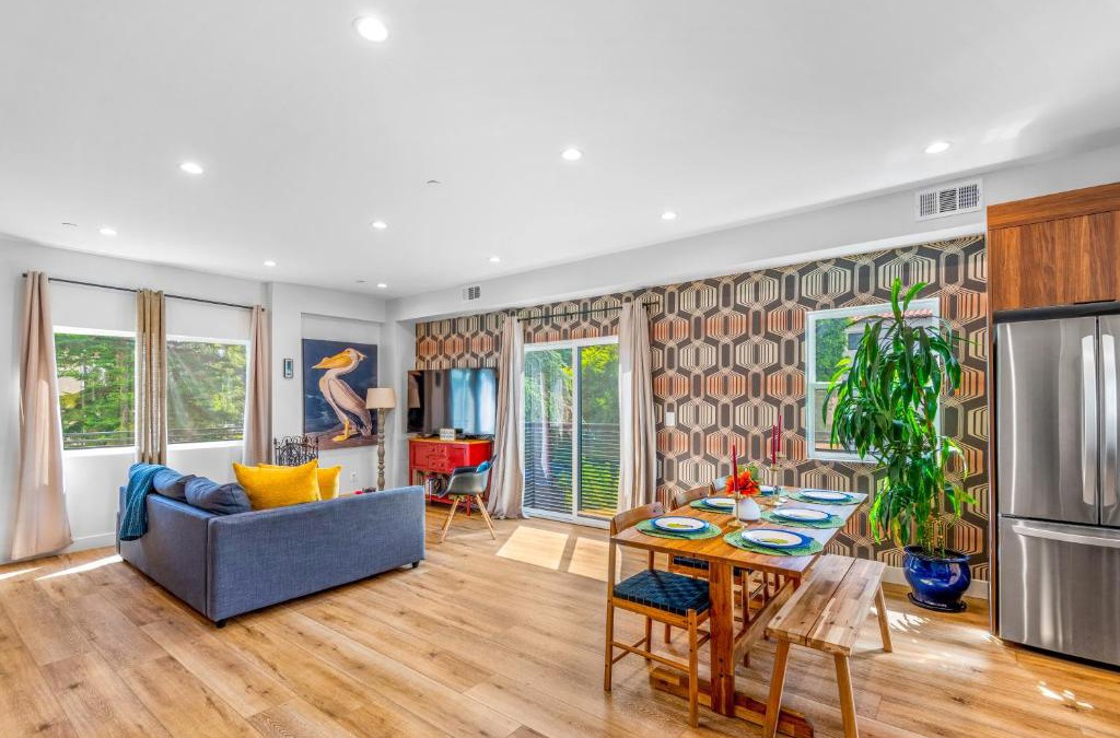 Sherman Oaks Apartment | Stylish Sherman Oaks Townhouse 3bed + 3.5bath All Master Suites