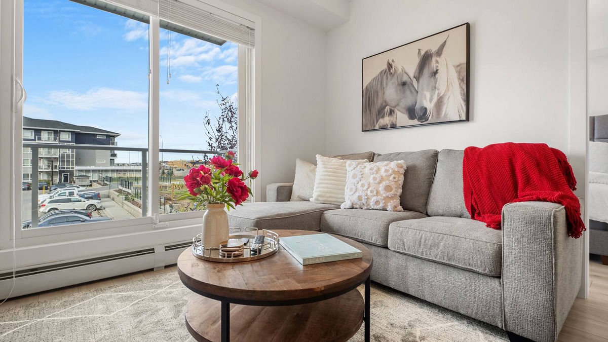 Calgary Apartment | Stylish & Sleek Condo with 24/7 GYM, FREE Parking and Close to Airport!