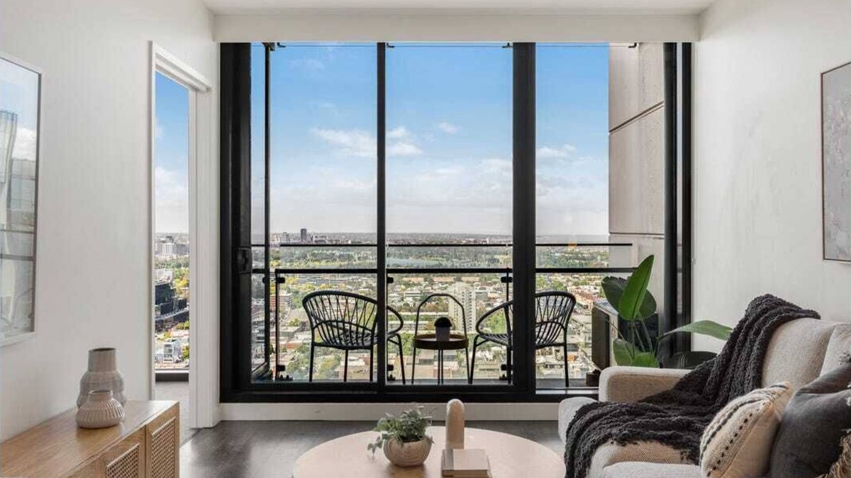 South Melbourne Apartment | Stylish Southbank Apartment