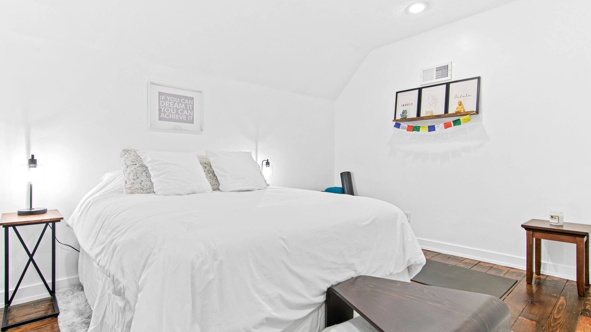 North End House | Stylish, spacious & centrally located! Fully furnished, 2 bed + 2 bath + office!