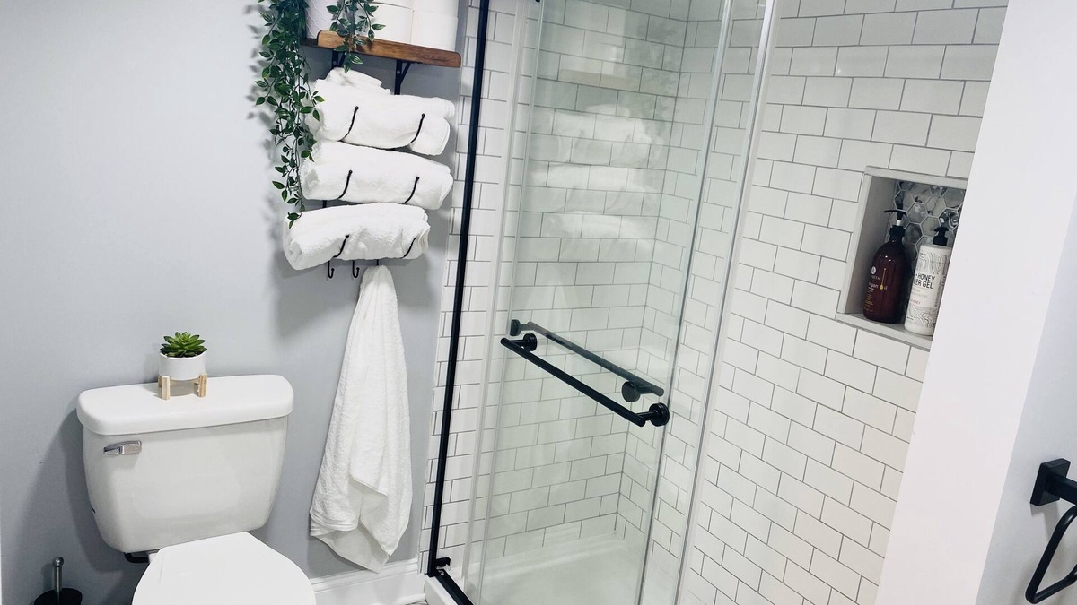 Princeton Apartment | Stylish & Spacious Princeton Basement Apt with King Bed, Private Entrance