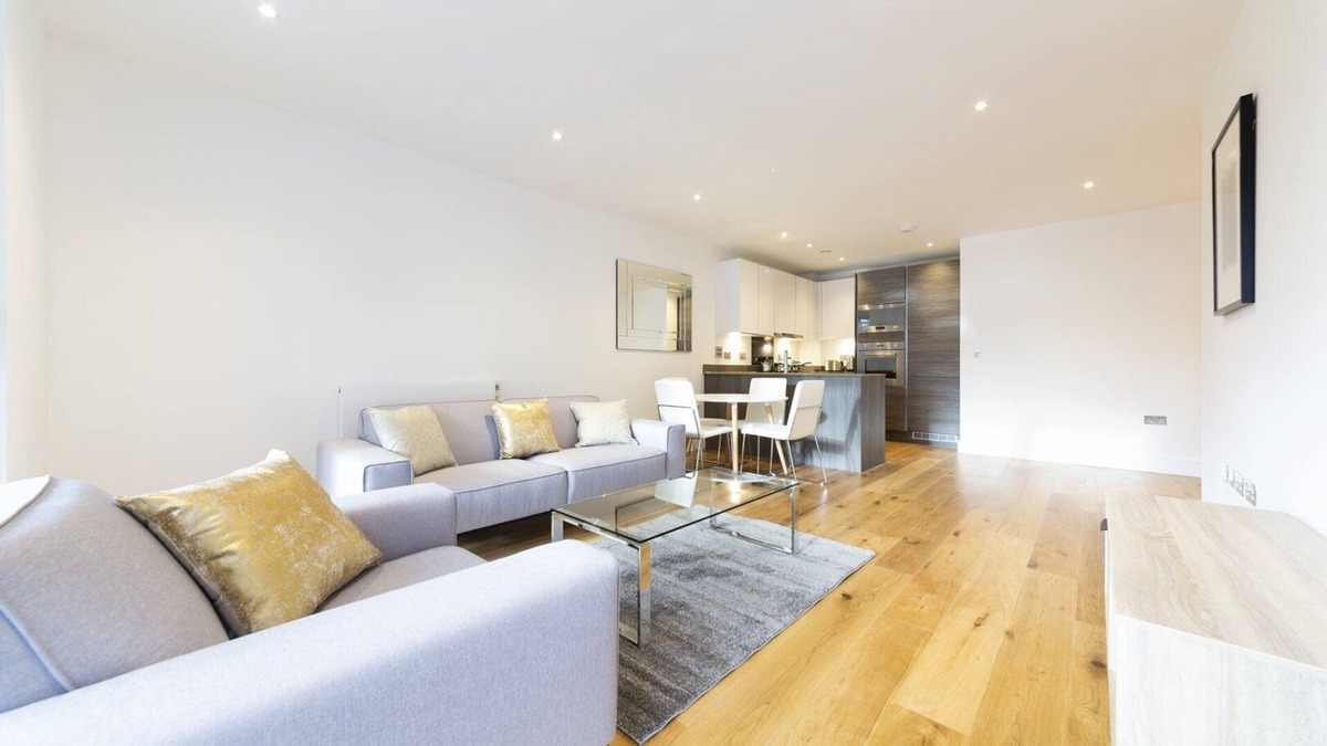 Evelyn Apartment | Stylish, spacious two bed family apartment with placing