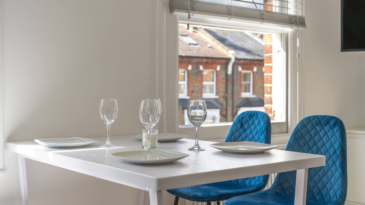 Queen's Park Apartment | Stylish split-level 2BR near Queen’s Park – bright, modern & well-connected