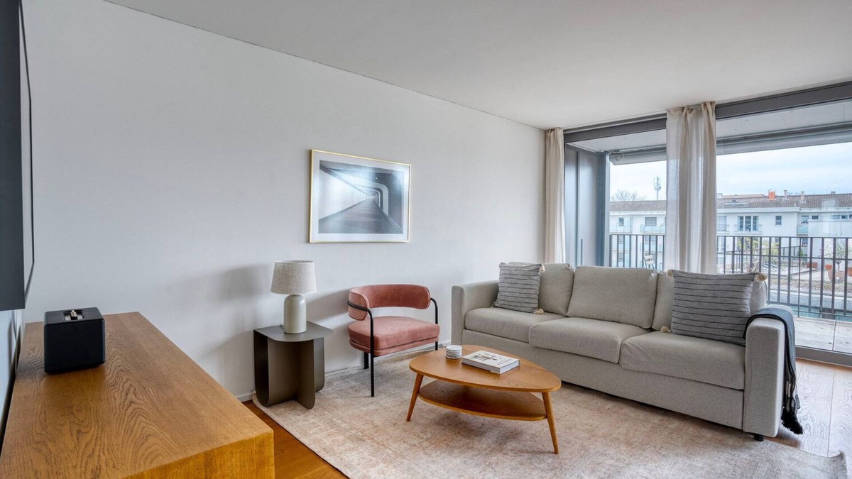 St. Johann Apartment | Stylish St. Johann 2BR w/Parking & W/D, nr River, by Blueground