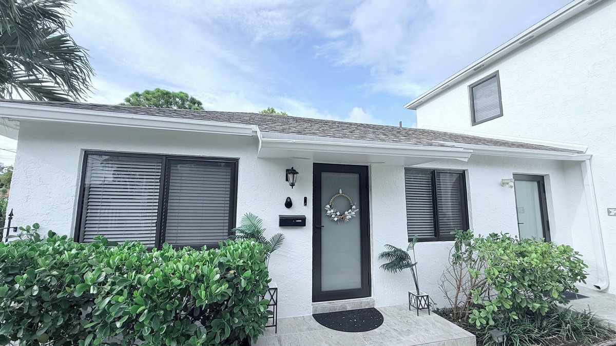 Coral Way House | Stylish Stay Close to UM & City Vibes