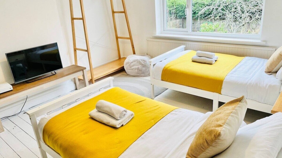 Horsforth House | Stylish Stay in Horsforth Lodge