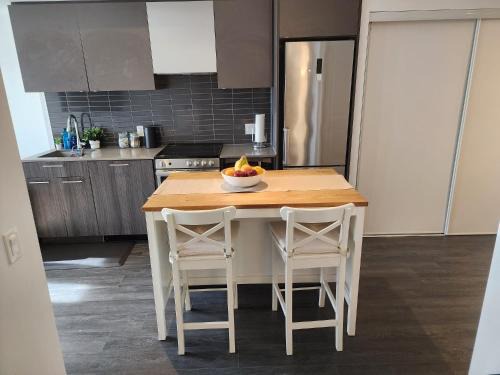Garden District Apartment | Stylish Stay Toronto Oasis - Reg # STR-2309-HMVRVX exp Feb 21, 2026