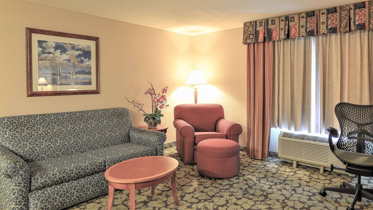 Chinatown Hotel | Stylish Stay with Outdoor Pool and Free Breakfast Near Houston’s Best Shopping