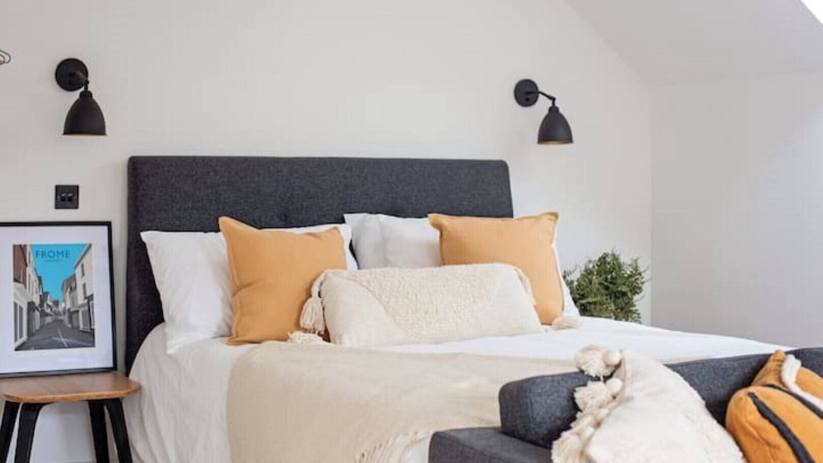 Frome Apartment | Stylish studio apartment in Frome 12’ Longleat