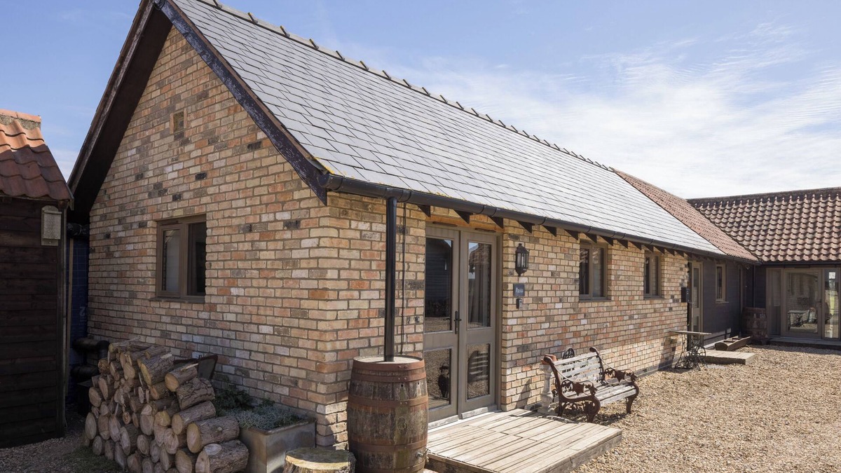 Croydon Cottage | Stylish Studio, courtyard views, countryside location, 20 mins to Cambridge